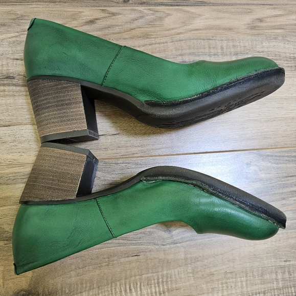 New Fly London Bery104fly Pumps, green, size US 10 - Picture 8 of 17